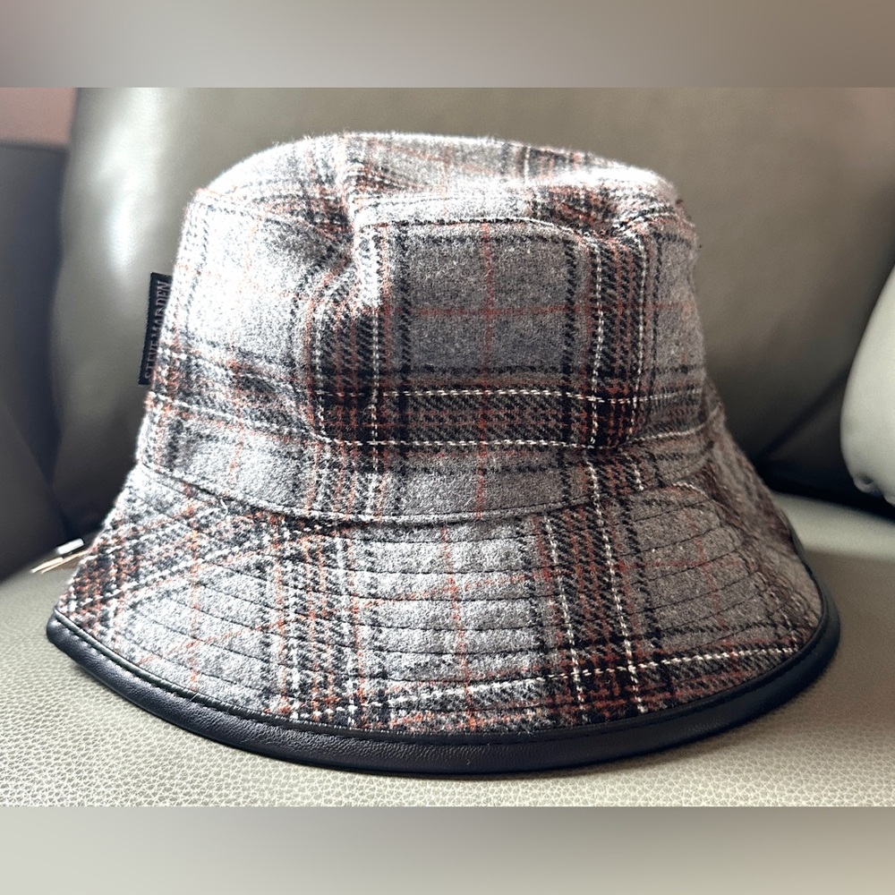 Steve Madden reversible bucket hat